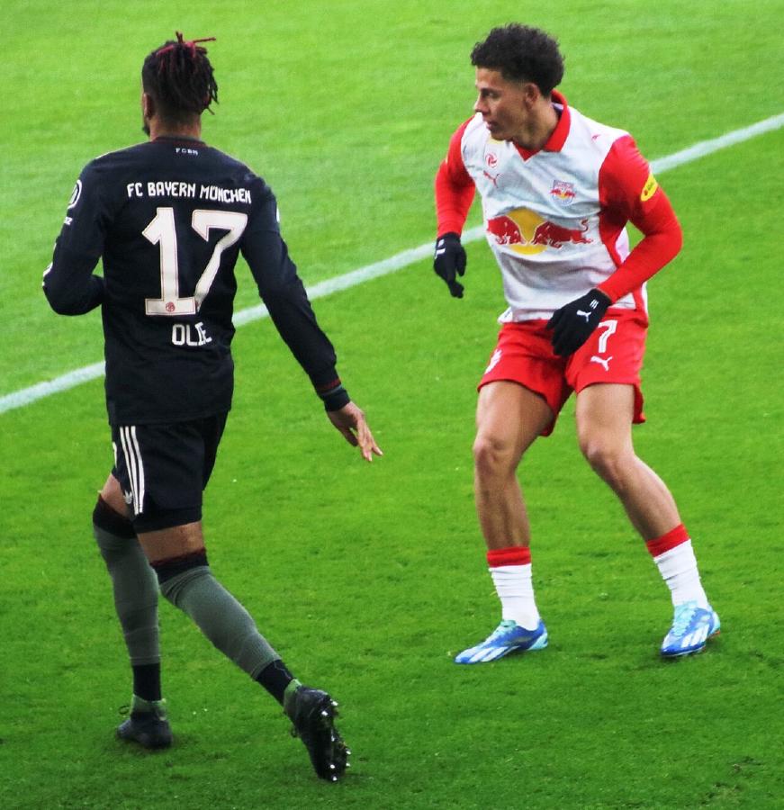 奥利塞盘带与创造力技术解码：足球艺术家的进攻密码