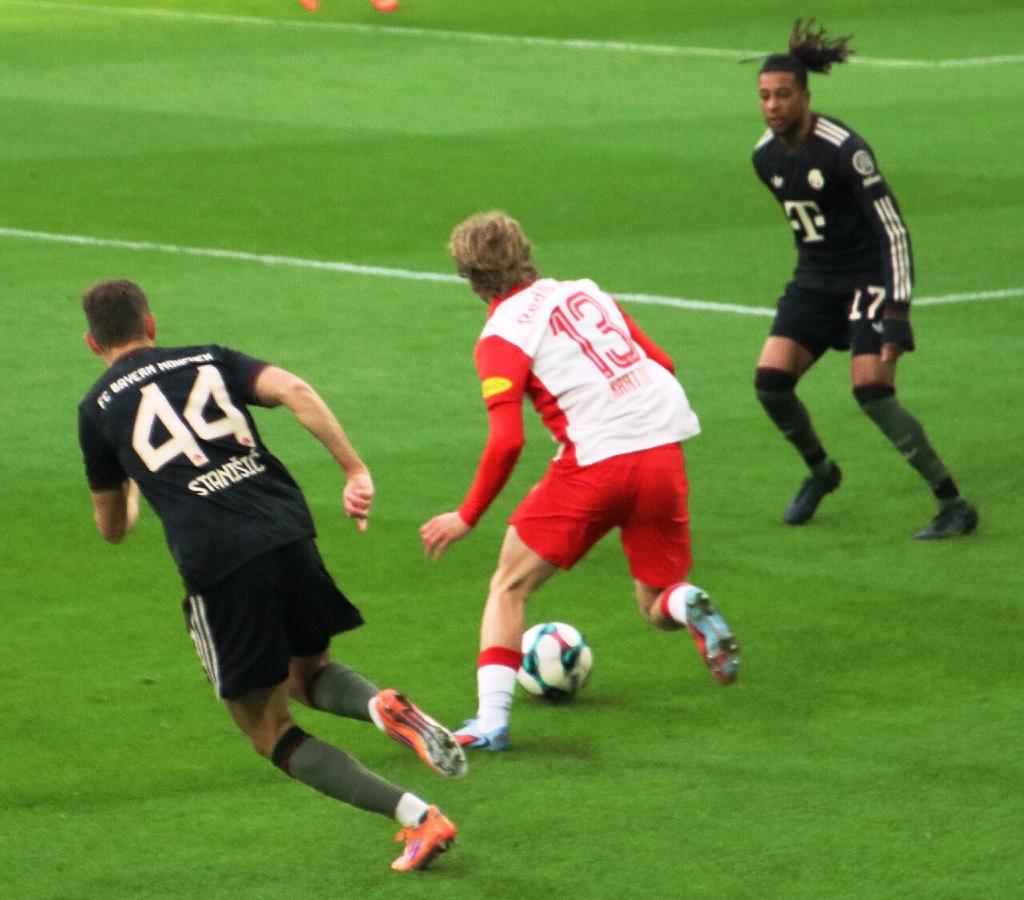 奥利塞定位球与任意球技术深度解析:精准弧线的艺术